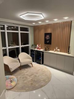 APARTAMENTO 4 SUÍTES MOBILIADO QUADRA MAR À VENDA EM MEIA PRAIA