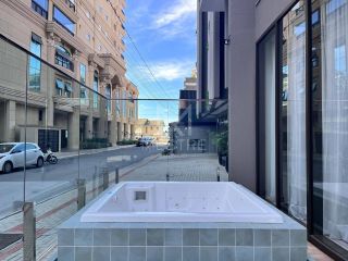 APARTAMENTO COM 03 SUÍTES E VISTA MAR À VENDA NO PEREQUÊ
