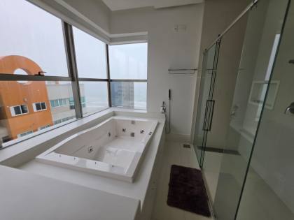 APARTAMENTO 05 SUÍTES FRENTE MAR MOBILIADO À VENDA EM ITAPEMA