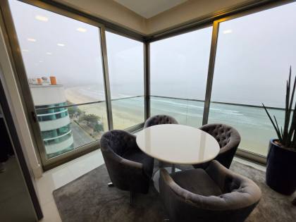 APARTAMENTO 05 SUÍTES FRENTE MAR MOBILIADO À VENDA EM ITAPEMA