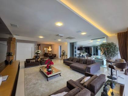 APARTAMENTO 05 SUÍTES FRENTE MAR MOBILIADO À VENDA EM ITAPEMA
