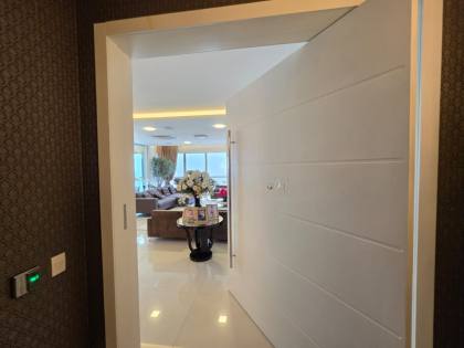 APARTAMENTO 05 SUÍTES FRENTE MAR MOBILIADO À VENDA EM ITAPEMA
