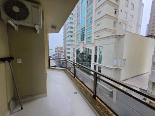 APARTAMENTO AMPLO QUADRA MAR MOBILIADO À VENDA NA MEIA PRAIA