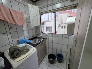 APARTAMENTO AMPLO QUADRA MAR MOBILIADO À VENDA NA MEIA PRAIA