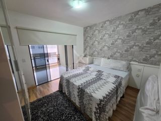 APARTAMENTO AMPLO QUADRA MAR MOBILIADO À VENDA NA MEIA PRAIA