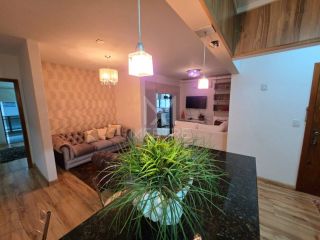 APARTAMENTO AMPLO QUADRA MAR MOBILIADO À VENDA NA MEIA PRAIA