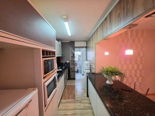 APARTAMENTO AMPLO QUADRA MAR MOBILIADO À VENDA NA MEIA PRAIA