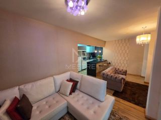 APARTAMENTO AMPLO QUADRA MAR MOBILIADO À VENDA NA MEIA PRAIA