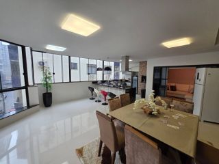 APARTAMENTO AMPLO QUADRA MAR MOBILIADO À VENDA NA MEIA PRAIA
