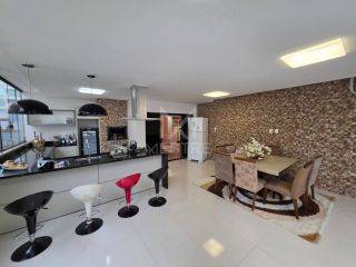APARTAMENTO AMPLO QUADRA MAR MOBILIADO À VENDA NA MEIA PRAIA