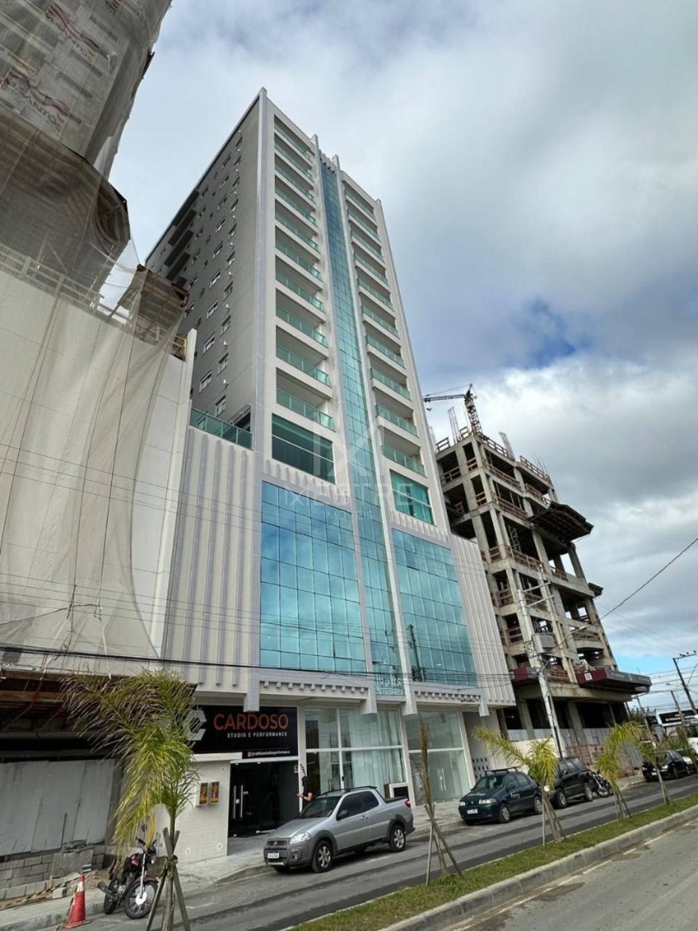 APARTAMENTO 02 SUÍTES MUITO BEM LOCALIZADO À VENDA NO PEREQUÊ