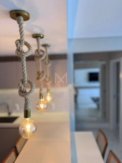 APARTAMENTO FRENTE MAR REFORMADO MOBILIADO À VENDA NA MEIA PRAIA