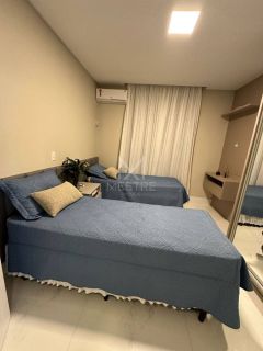APARTAMENTO FRENTE MAR REFORMADO MOBILIADO À VENDA NA MEIA PRAIA