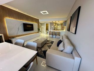 APARTAMENTO FRENTE MAR REFORMADO MOBILIADO À VENDA NA MEIA PRAIA