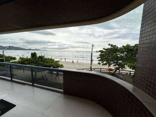APARTAMENTO FRENTE MAR REFORMADO MOBILIADO À VENDA NA MEIA PRAIA