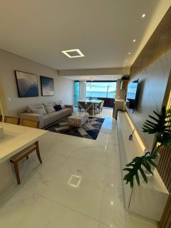 APARTAMENTO FRENTE MAR REFORMADO MOBILIADO À VENDA NA MEIA PRAIA
