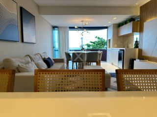 APARTAMENTO FRENTE MAR REFORMADO MOBILIADO À VENDA NA MEIA PRAIA