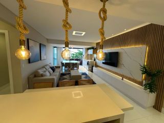 APARTAMENTO FRENTE MAR REFORMADO MOBILIADO À VENDA NA MEIA PRAIA