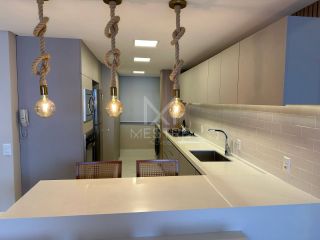APARTAMENTO FRENTE MAR REFORMADO MOBILIADO À VENDA NA MEIA PRAIA