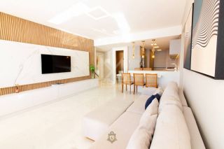 APARTAMENTO FRENTE MAR REFORMADO MOBILIADO À VENDA NA MEIA PRAIA