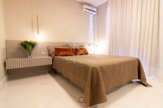 APARTAMENTO FRENTE MAR REFORMADO MOBILIADO À VENDA NA MEIA PRAIA