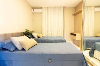 APARTAMENTO FRENTE MAR REFORMADO MOBILIADO À VENDA NA MEIA PRAIA