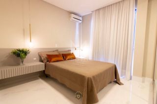 APARTAMENTO FRENTE MAR REFORMADO MOBILIADO À VENDA NA MEIA PRAIA
