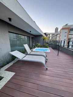 APARTAMENTO 3 SUÍTES MOBILIADO PARA LOCAÇÃO ANUAL EM MEIA PRAIA