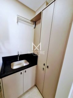APARTAMENTO PARA LOCAÇÃO ANUAL COM 03 SUÍTES E VISTA MAR NA MEIA PRAIA
