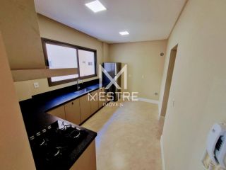 APARTAMENTO PARA LOCAÇÃO ANUAL COM 03 SUÍTES E VISTA MAR NA MEIA PRAIA