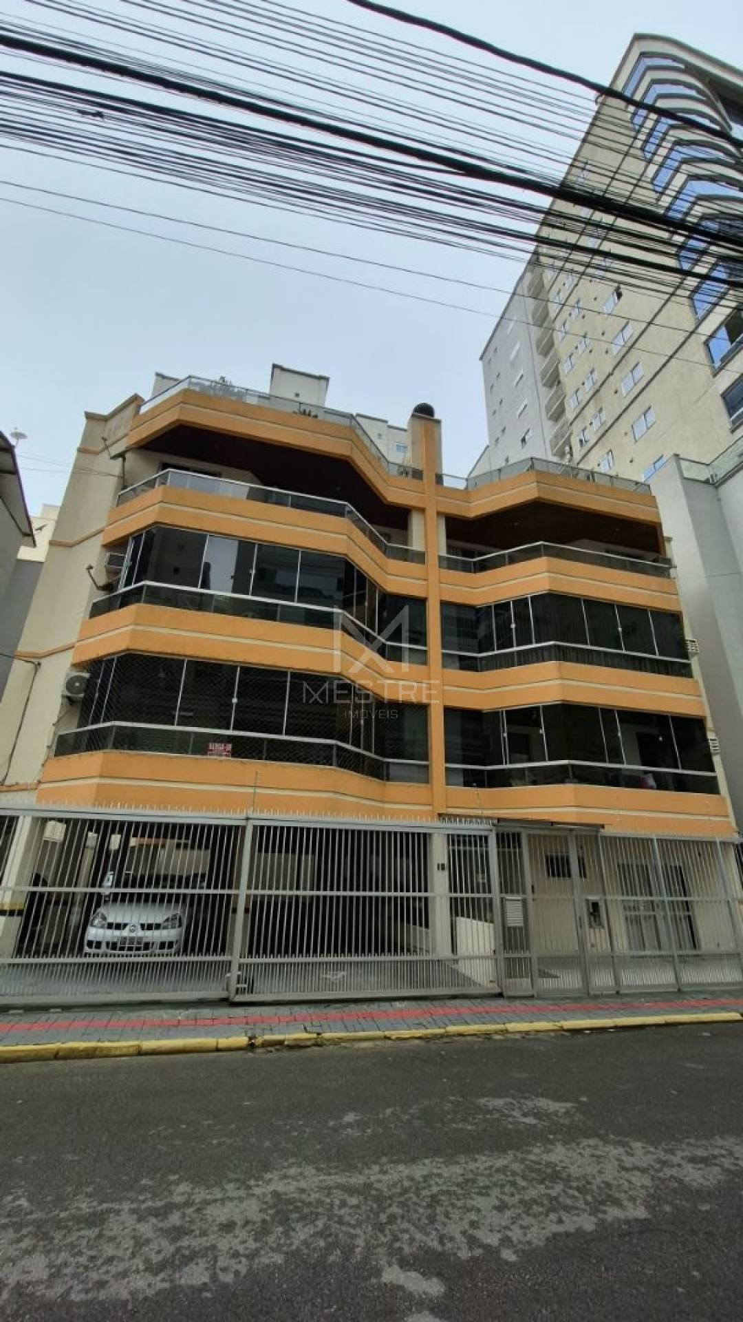 APARTAMENTO MOBILIADO COM 02 DORM. À VENDA NA MEIA PRAIA