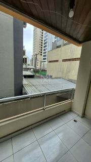 APARTAMENTO MOBILIADO COM 02 DORM. À VENDA NA MEIA PRAIA