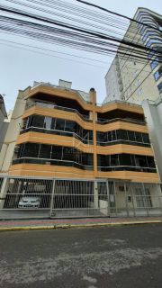 APARTAMENTO MOBILIADO COM 02 DORM. À VENDA NA MEIA PRAIA