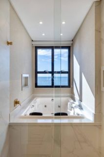 APARTAMENTO 3 SUÍTES FINAMENTE MOBILIADO COM VISTA MAR À VENDA EM ITAPEMA