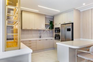APARTAMENTO 3 SUÍTES FINAMENTE MOBILIADO COM VISTA MAR À VENDA EM ITAPEMA