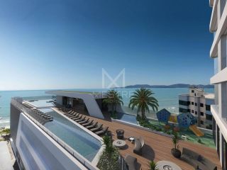 APARTAMENTO 03 SUÍTES ANDAR ALTO FRENTE MAR À VENDA NA MEIA PRAIA