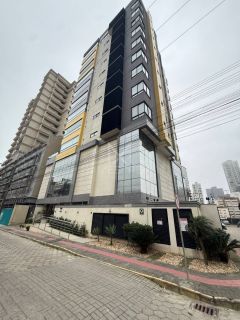 APARTAMENTO MOBILIADO E DECORADO PRÓXIMO DA PRAIA À VENDA EM PORTO BELO