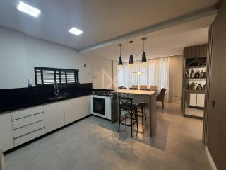 APARTAMENTO MOBILIADO E DECORADO PRÓXIMO DA PRAIA À VENDA EM PORTO BELO