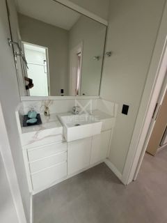 APARTAMENTO MOBILIADO E DECORADO PRÓXIMO DA PRAIA À VENDA EM PORTO BELO