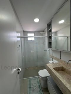 Tres suites gigante 4 vagas no coração da Meia Praia perto de tudo