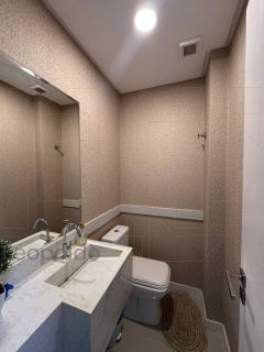 Tres suites gigante 4 vagas no coração da Meia Praia perto de tudo