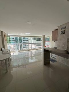 Tres suites gigante 4 vagas no coração da Meia Praia perto de tudo