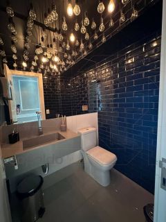 Tres suites gigante 4 vagas no coração da Meia Praia perto de tudo