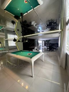 Tres suites gigante 4 vagas no coração da Meia Praia perto de tudo