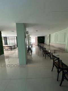 Tres suites gigante 4 vagas no coração da Meia Praia perto de tudo