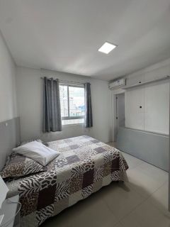 Tres suites gigante 4 vagas no coração da Meia Praia perto de tudo