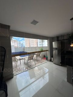 Tres suites gigante 4 vagas no coração da Meia Praia perto de tudo