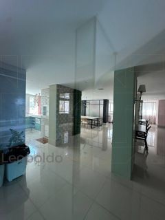 Tres suites gigante 4 vagas no coração da Meia Praia perto de tudo