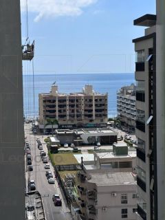 Tres suites gigante 4 vagas no coração da Meia Praia perto de tudo