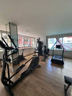 Tres suites gigante 4 vagas no coração da Meia Praia perto de tudo